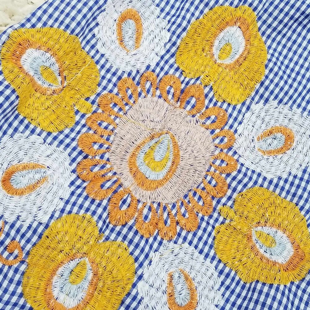 Top, Blouse. Blue & White Gingham. Embroidered. Jennifer & Grace. - Picture 13 of 16